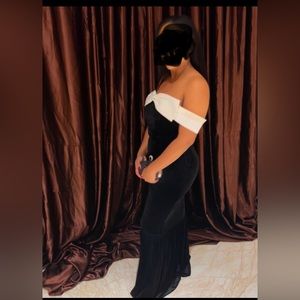 Red Carpet Moment Velvet Maxi Dress - Black/White